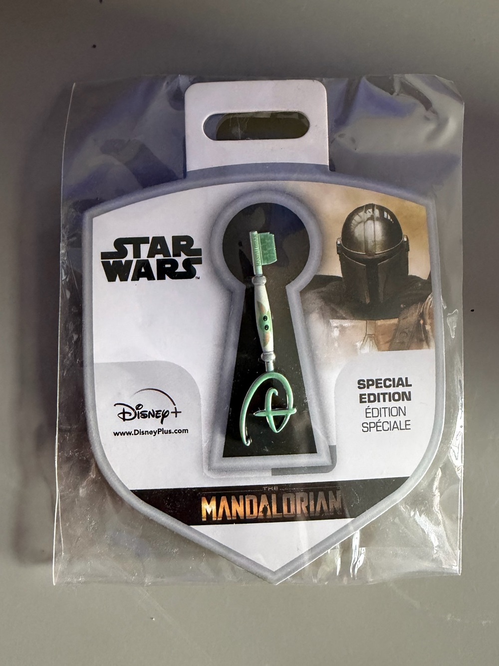 Disney Star Wars The Mandalorian Special Edition Green Grogu Key Pin